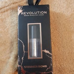Makeup Revolution Shimmer Bomb
